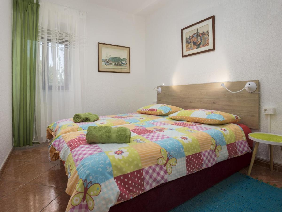 Karmelo Appartment Davorka Ровин Екстериор снимка